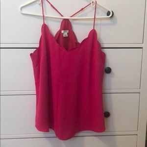 Scallop neck tank